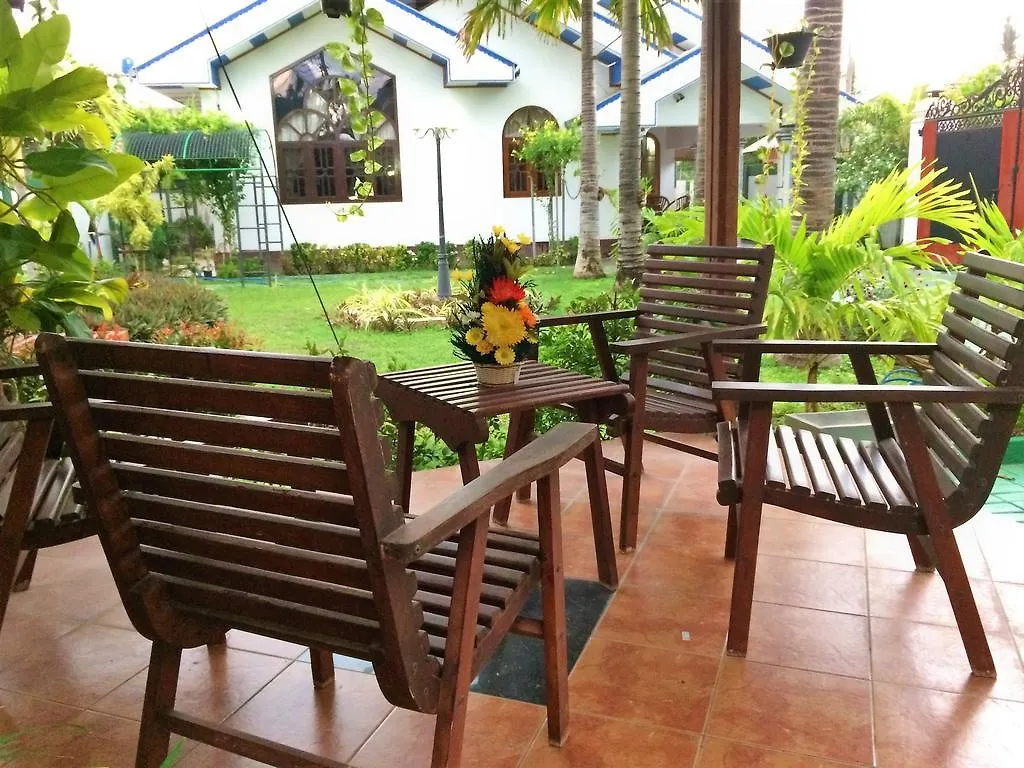 Romeo And Juliet Guest House Negombo 3*,